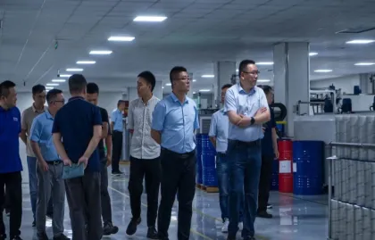 XCMG-grävmaskin och återförsäljardelegation besöker Zhejiang Headman Filtration Technology Co., Ltd. Utforskar nya gränser inom filterteknologi, innovation och samarbete
