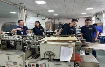Hyundai (Jiangsu) Construction Machinery Co., Ltd. besöker Headman-fabriken
